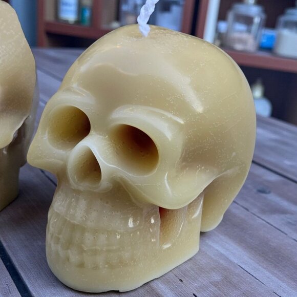 Handmade ✦ Bleeding Skull Candle ✦ Vanilla Cherry Cheesecake Soy Wax Gothic - Picture 5 of 12